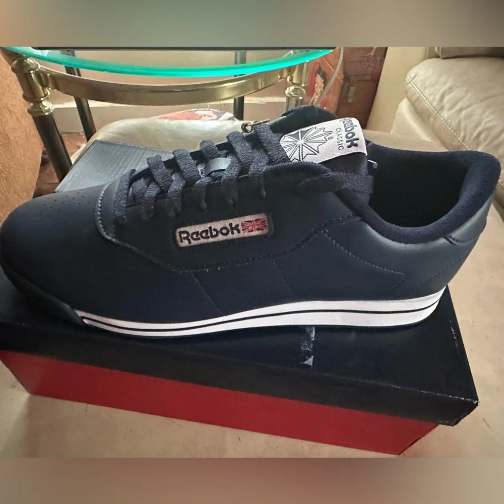 NEW Women’s Reebok shoes 👟 - Picture 5 of 6